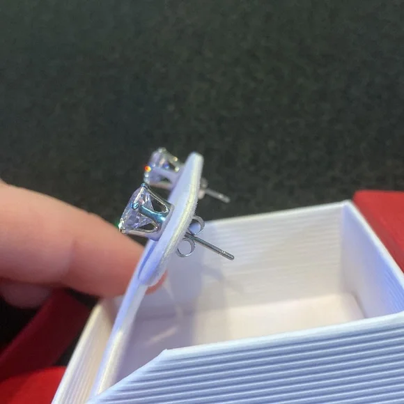 NEW Cubic Zirconia Diamond Stud Earrings - Picture 7 of 11